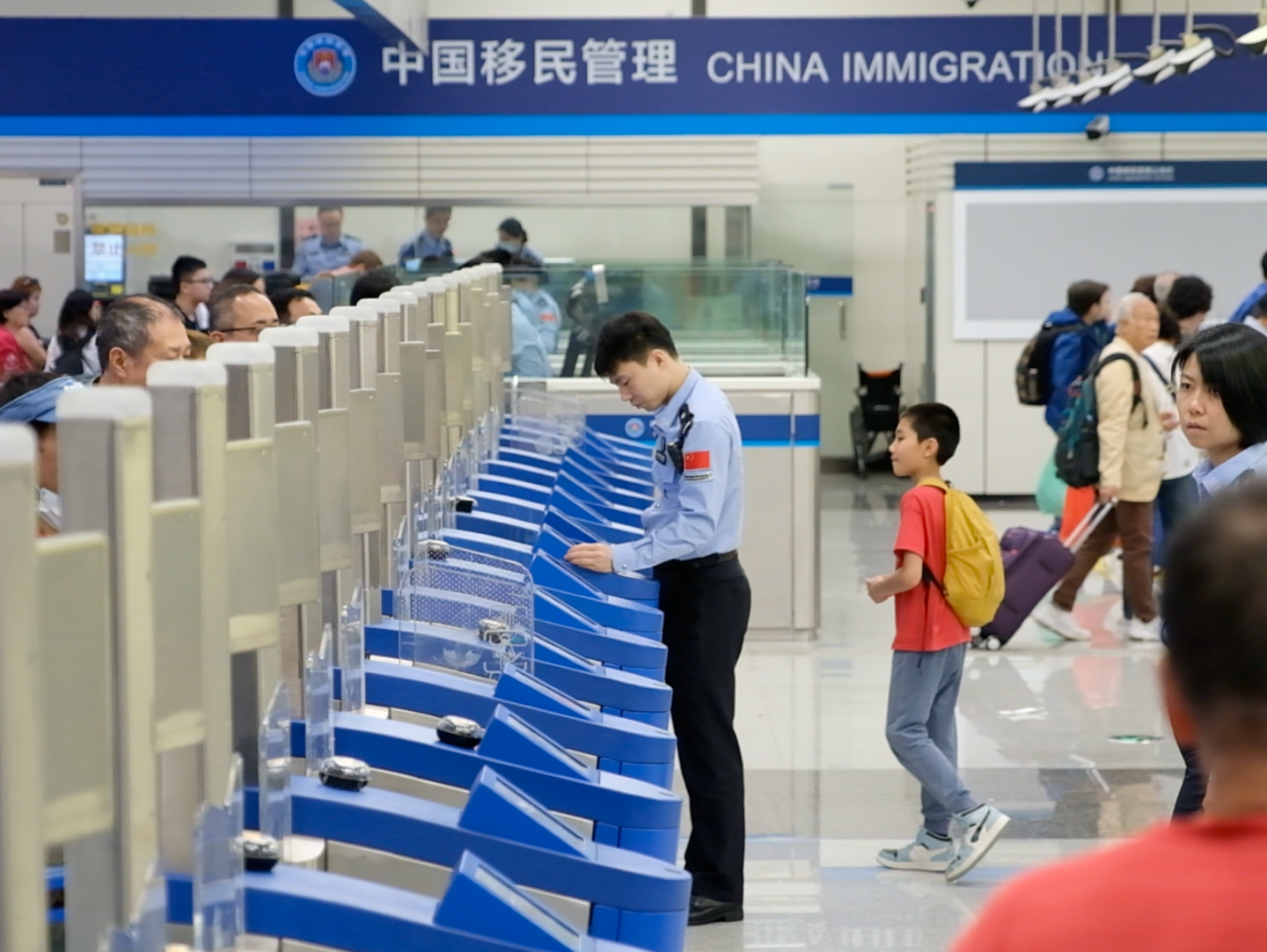日均超9.3万！莲塘口岸重现深港“双向奔赴”热闹景象