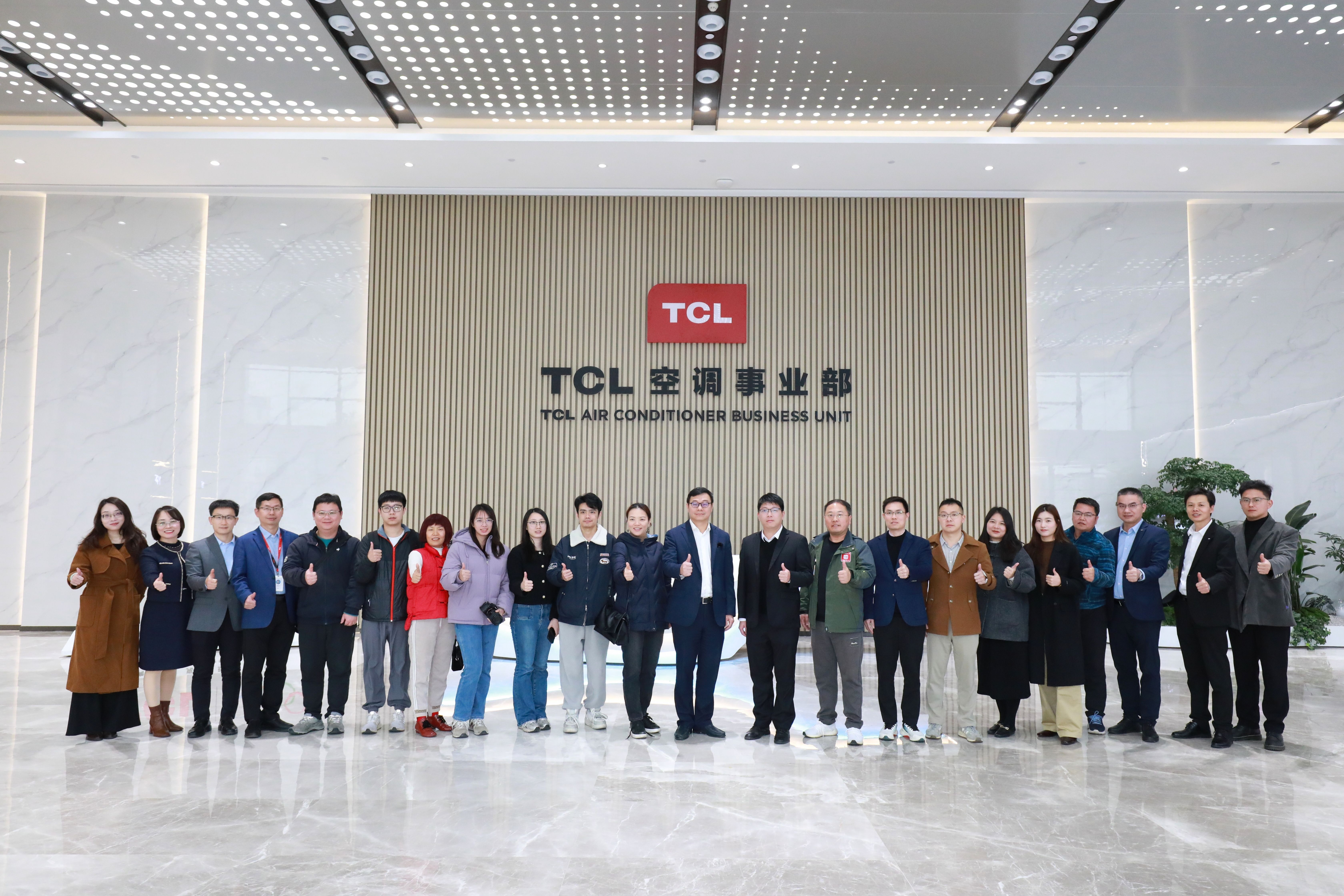 AI加持先进智造动能十足 TCL空调平均每8秒生产一台产品 年产销量2000万套  