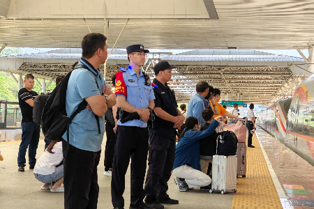 迎战“五一”客流小高峰，中山站单日到发旅客2万人次