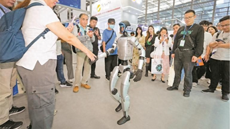第十三届电博会潮玩黑科技 深圳上演未来生活秀