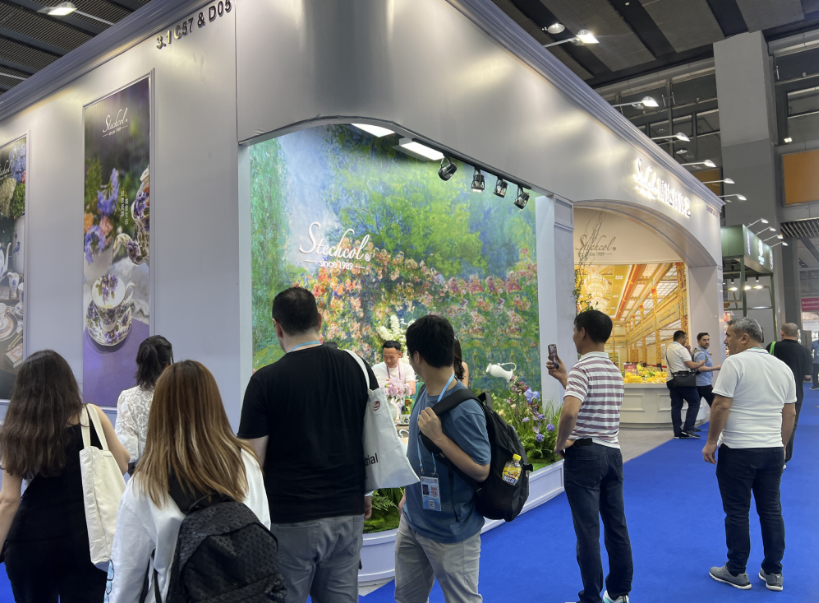 “水晶石”闪耀广交会，龙岗礼物诠释深圳瓷艺新高度