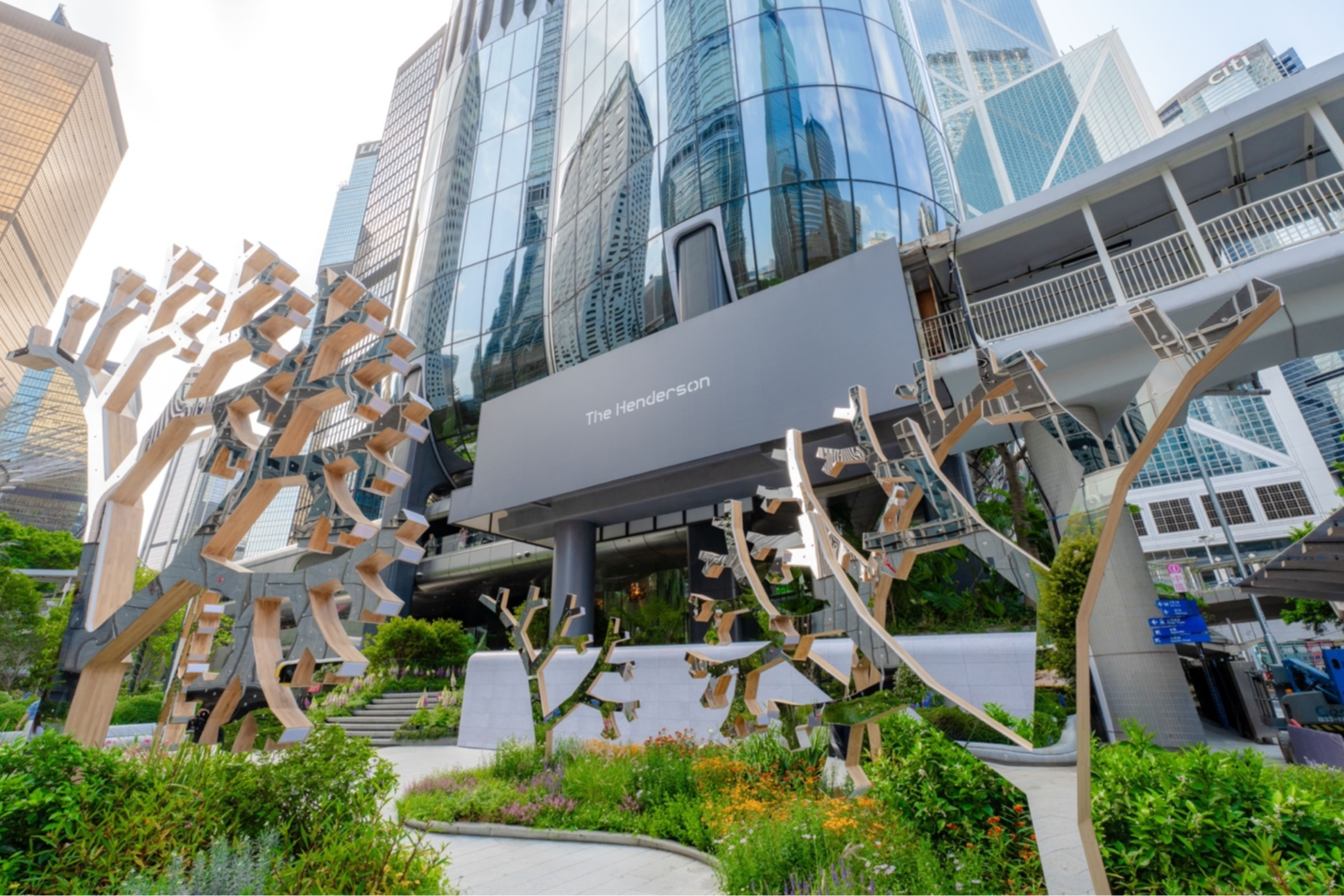 香港地标The Henderson旁艺术花园正式对外开放