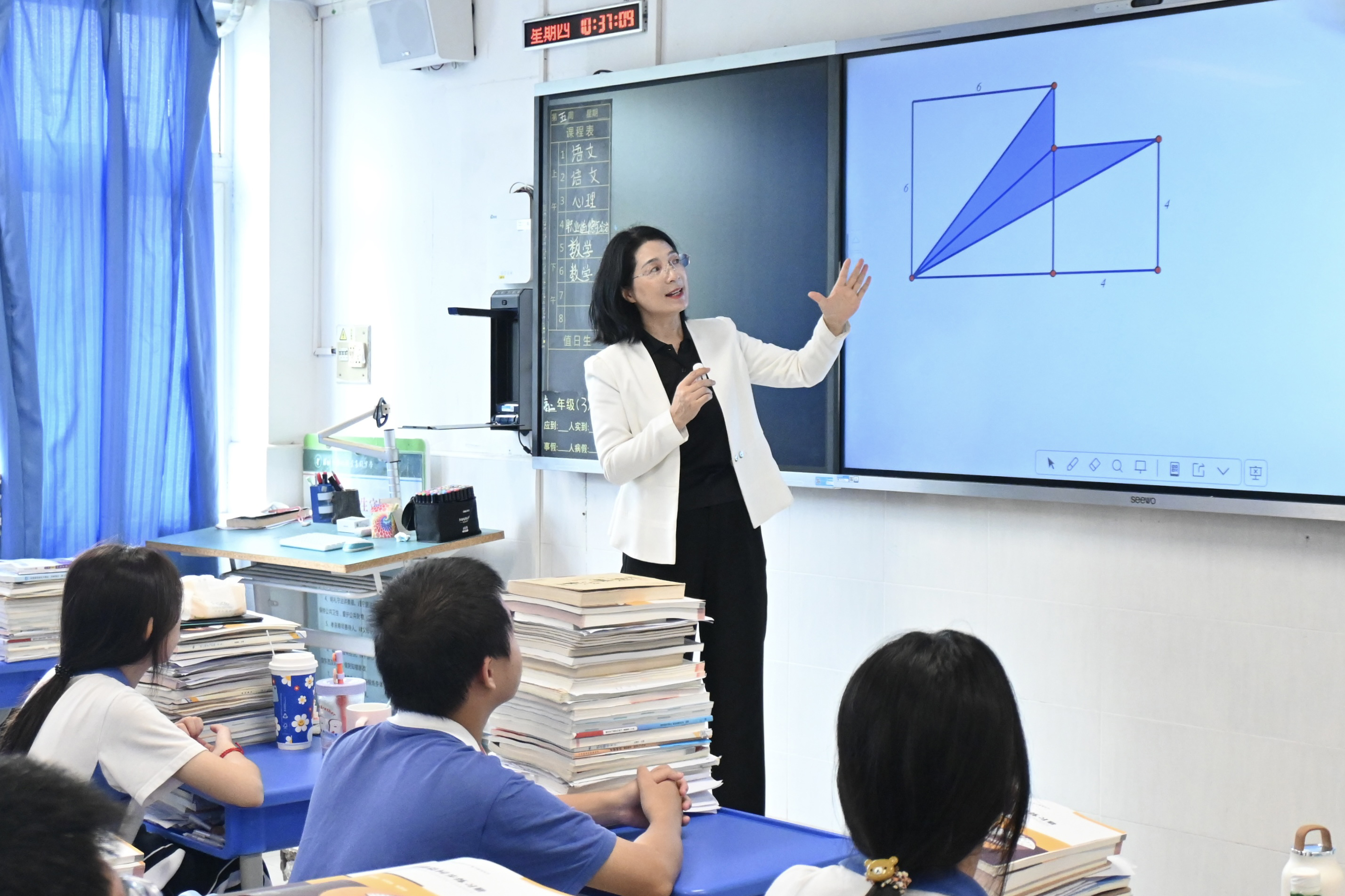 我的深圳故事丨深圳市育新学校杨宏英老师：做“迷航”少年的摆渡人