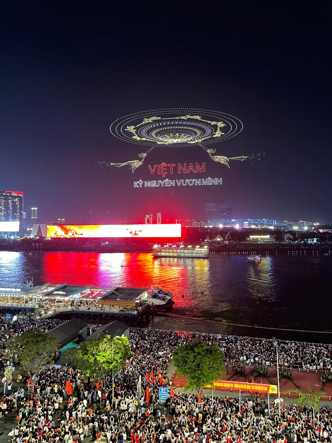 10518架！大漠大万架无人机出海越南助力打破吉尼斯世界纪录