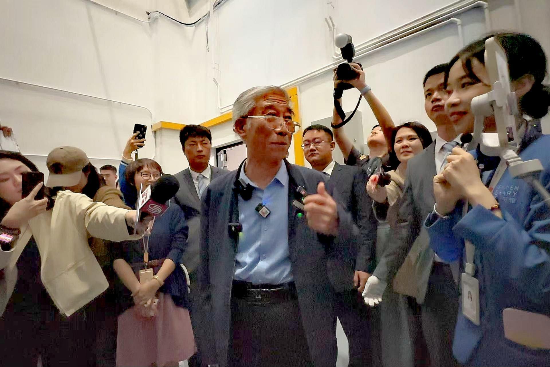 “高科技在深圳” “山西姥爷”打卡深图北馆“魔法藏书阁”