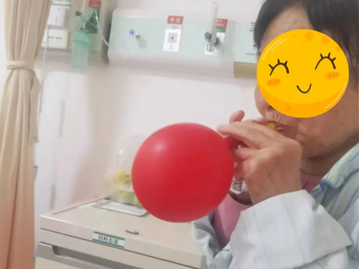 专家科普 | 老年人0成本肺功能锻炼秘诀：吹气球