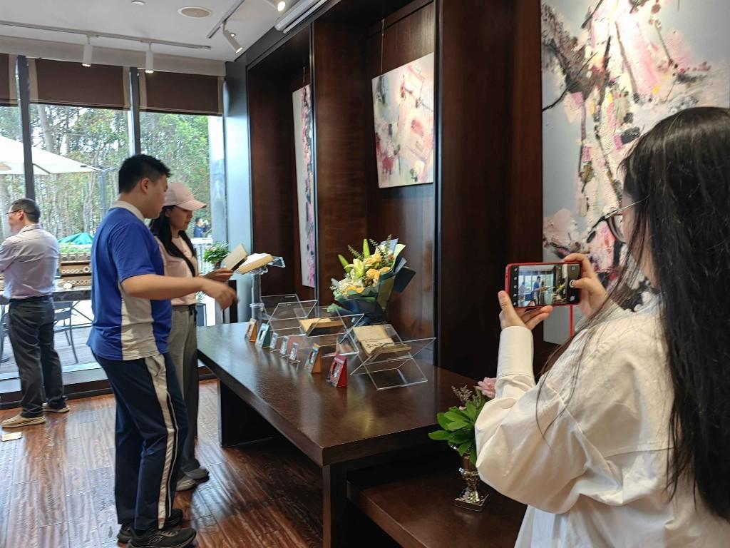 深圳高一学生举办古钱币专题展：方寸之间见天地，一枚钱币读千年
