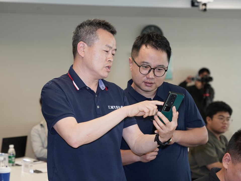 深圳举办技能人才“AI第一课”培训