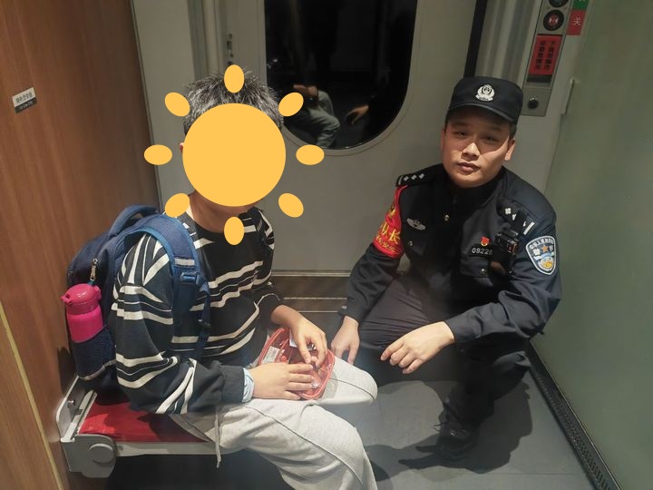 清明假期深铁警方守护平安“不打烊”,助50名旅客找回物品
