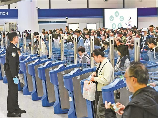 深圳口岸单日入境客流创新高  深港两地跨境往来持续升温