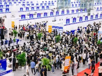 抵沪！我的摊位在颜宁老师旁边 