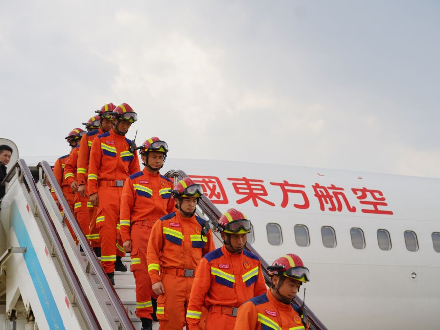 中国云南救援医疗队圆满完成在缅地震救援任务返回昆明