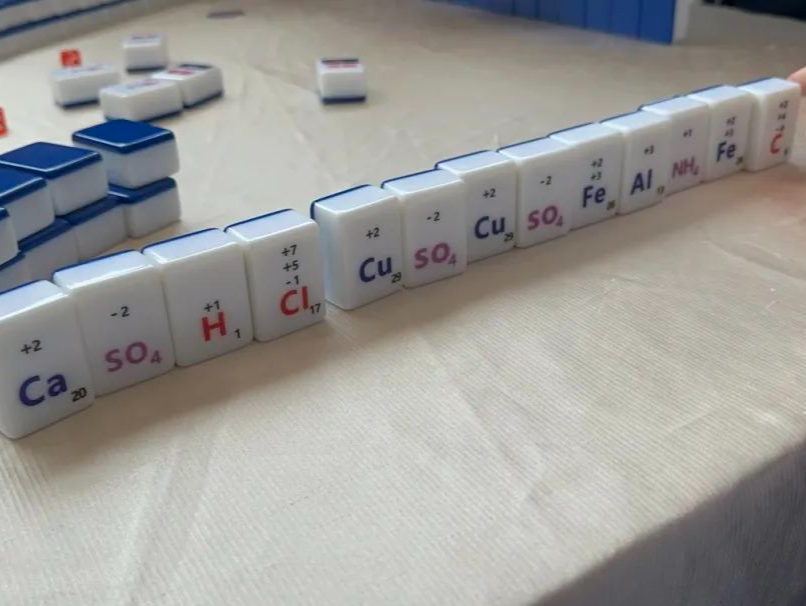 化学课上“打麻将”，用古诗词解释网络热梗……这届中学生真是“666”