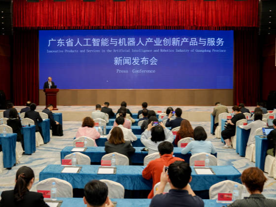 广东迎来一大波AI产品扎堆上新：8个大模型，30个应用场景，13款智能终端……