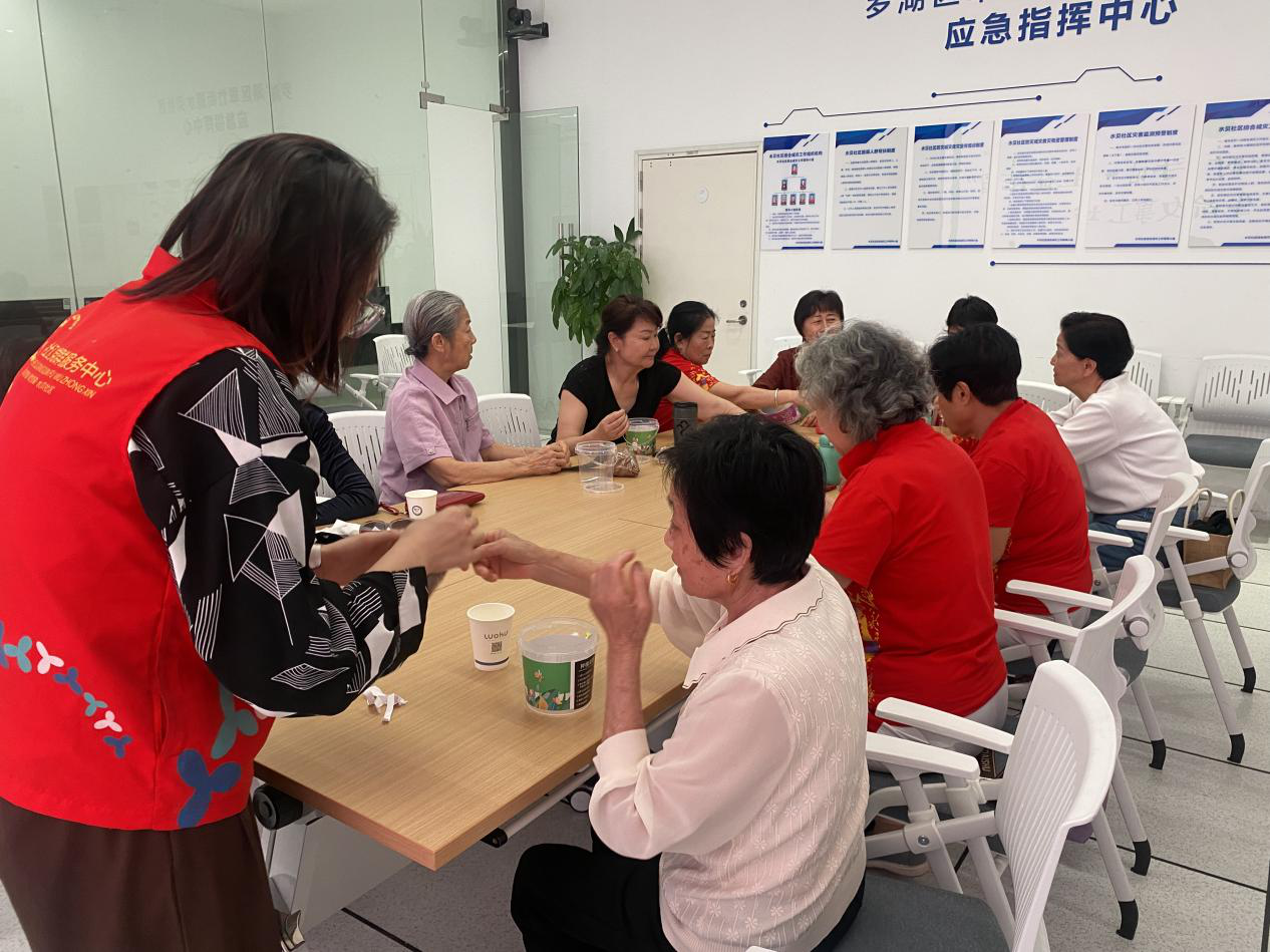 水贝社区“时光手记”：以植物种植分享点亮长者心灵