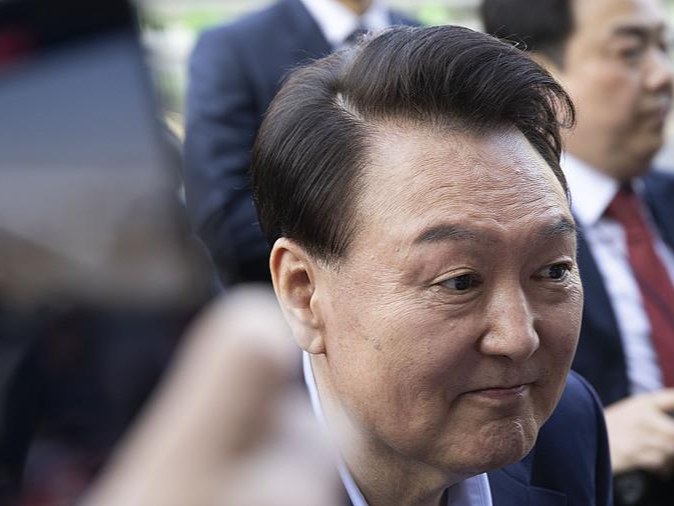 被弹劾后今日再上审判台，尹锡悦内乱案首场公审前瞻→