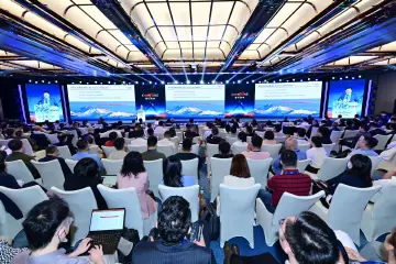 企业家峰会聚焦AI新技术，基石资本要做硬科技的推动者
