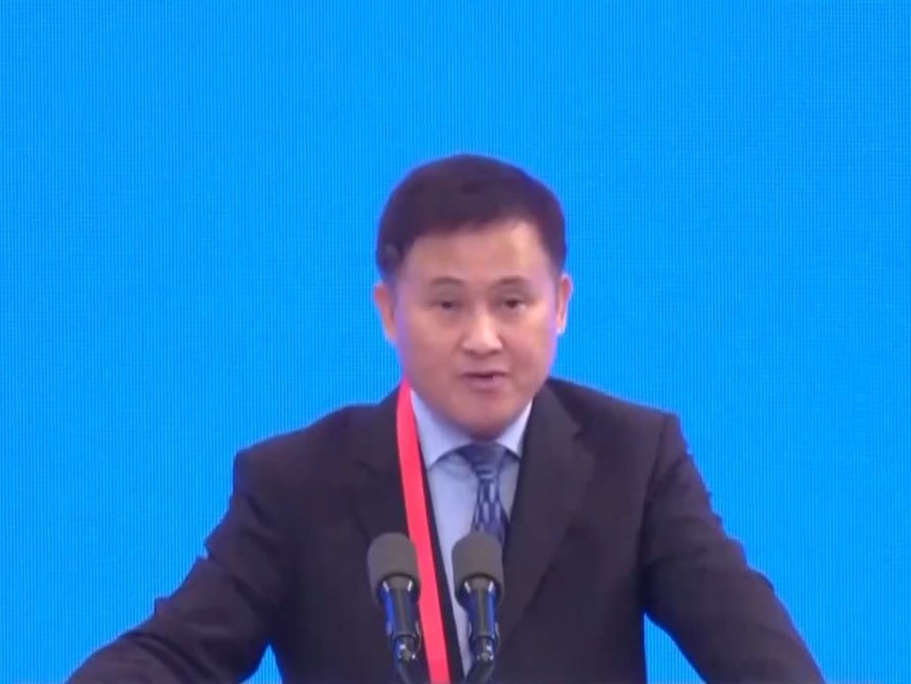 潘功胜在美发声 