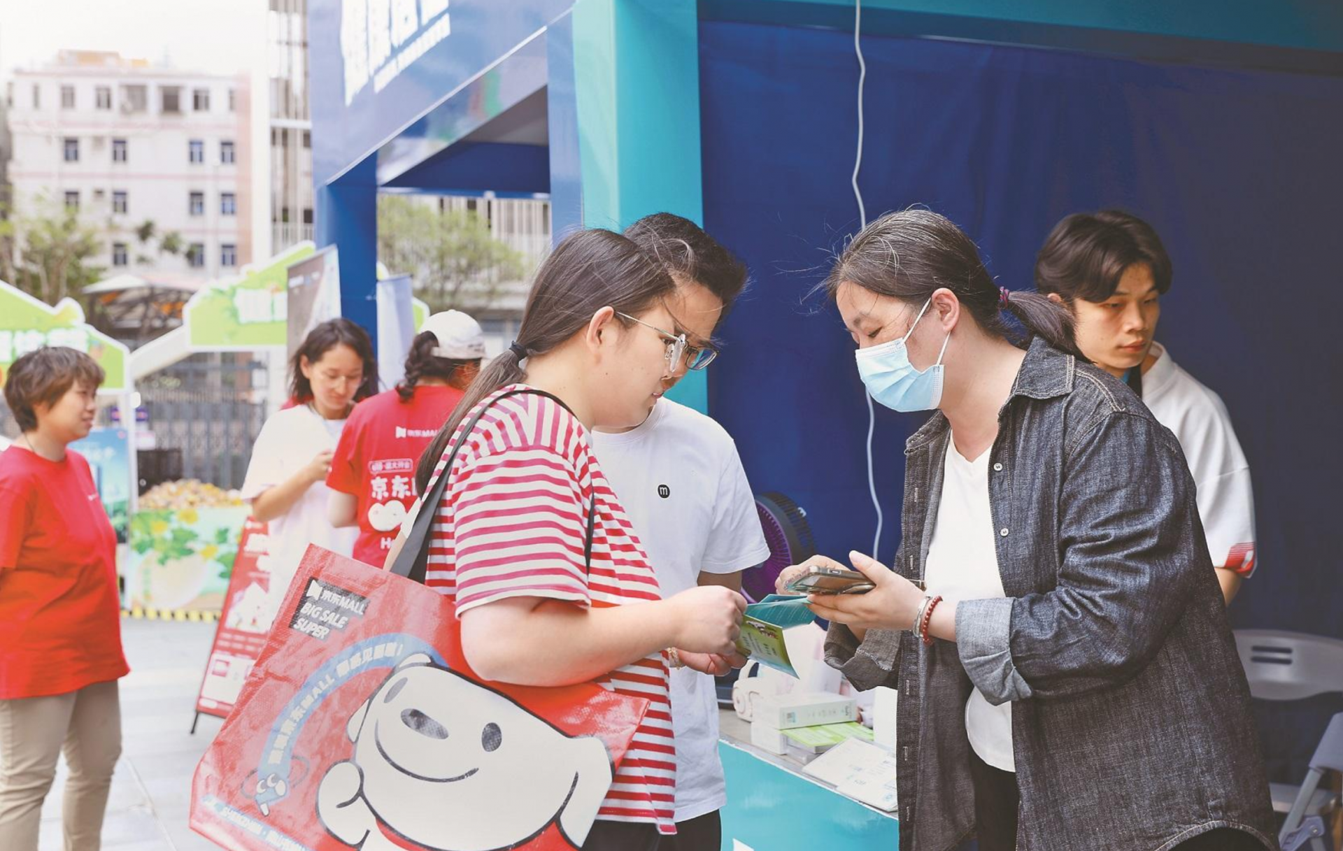 晶报特别报道 | 沙头街道：以旧换新的火热现场