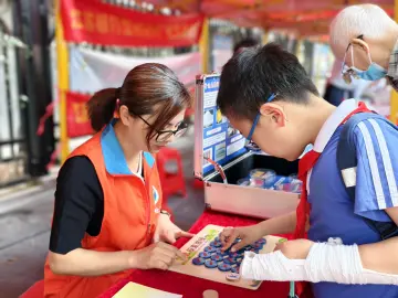 桂园街道松园社区开展禁毒宣传