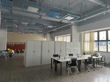 深圳一中介公司被曝“冒充”港大招生，记者走访：无人办公，相关部门已介入调查丨有料