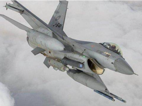 俄国防部证实击落一架乌F-16战机 