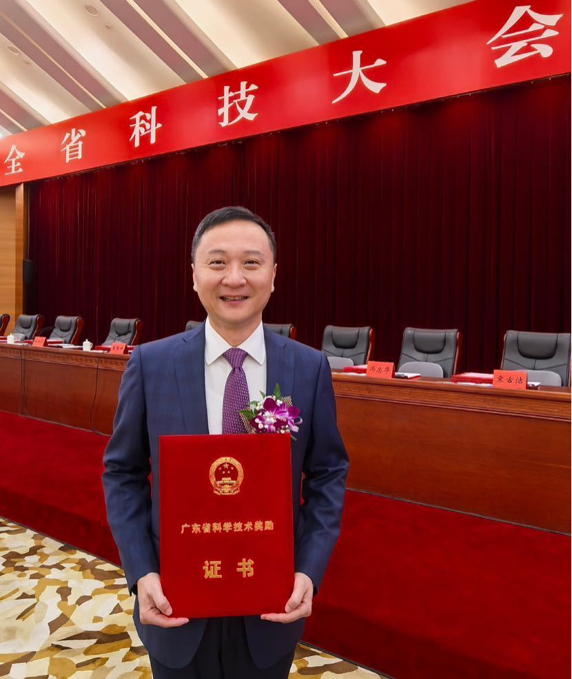 南医大深圳医院院长周宏伟获全国卫生健康系统先进工作者表彰  