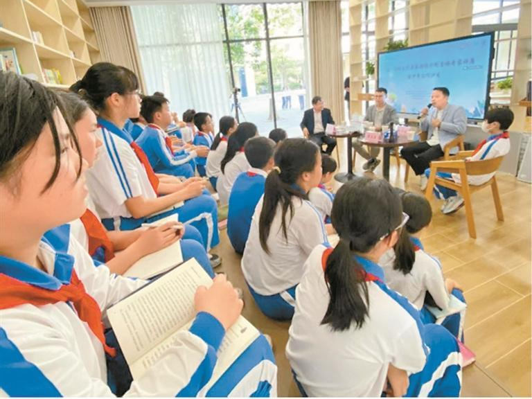 2025深圳文艺名家驻校计划启动，31位名家将进驻42所学校培育文艺后备人才