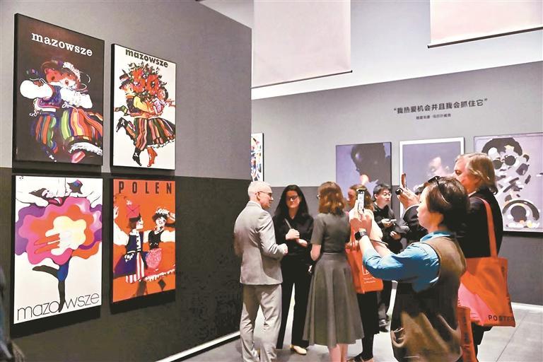 “让人大开眼界，根本看不过来” 优质多元深圳展览成全球艺苑风景“窗口”