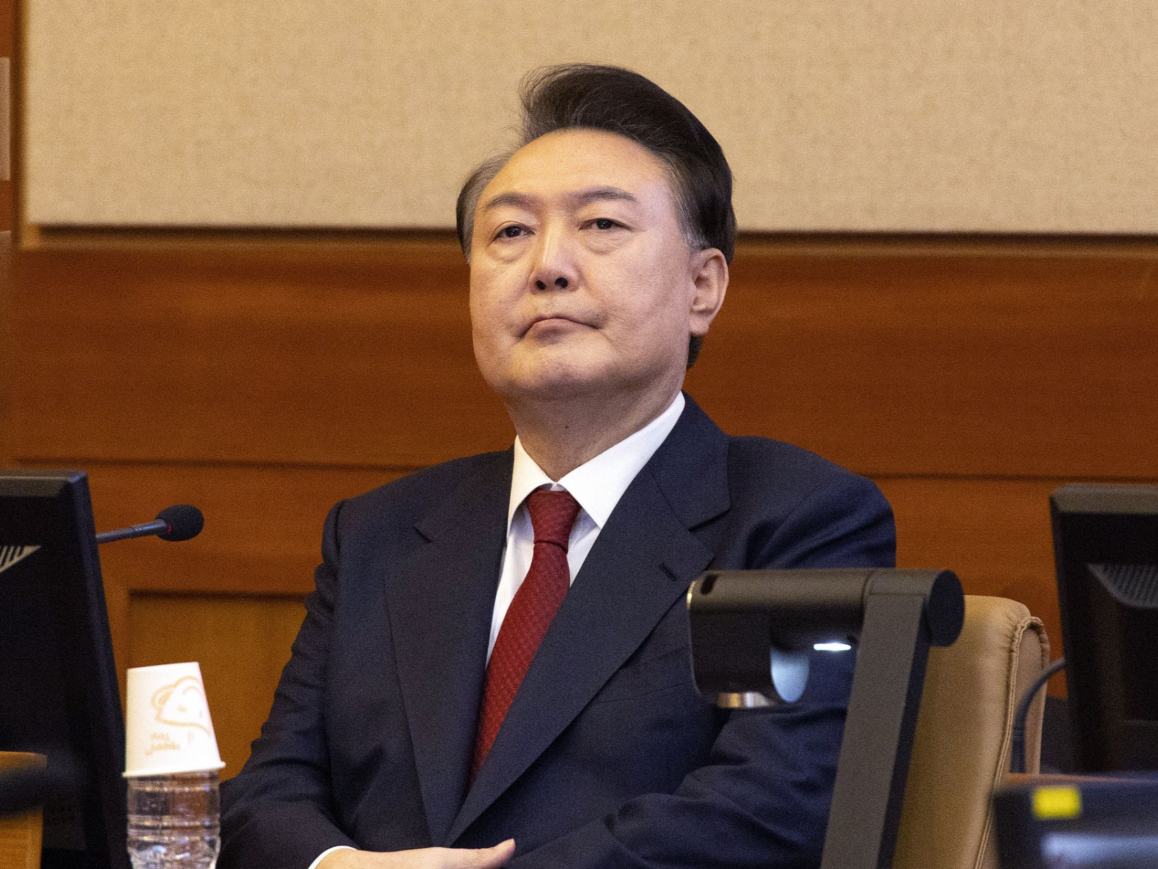 8次发言6提“荒唐” 尹锡悦内乱案首场公审细节公布→