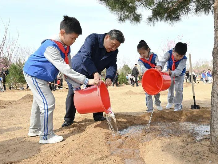 近观“两山”丨写好绿色答卷，总书记强调三个“更加注重”