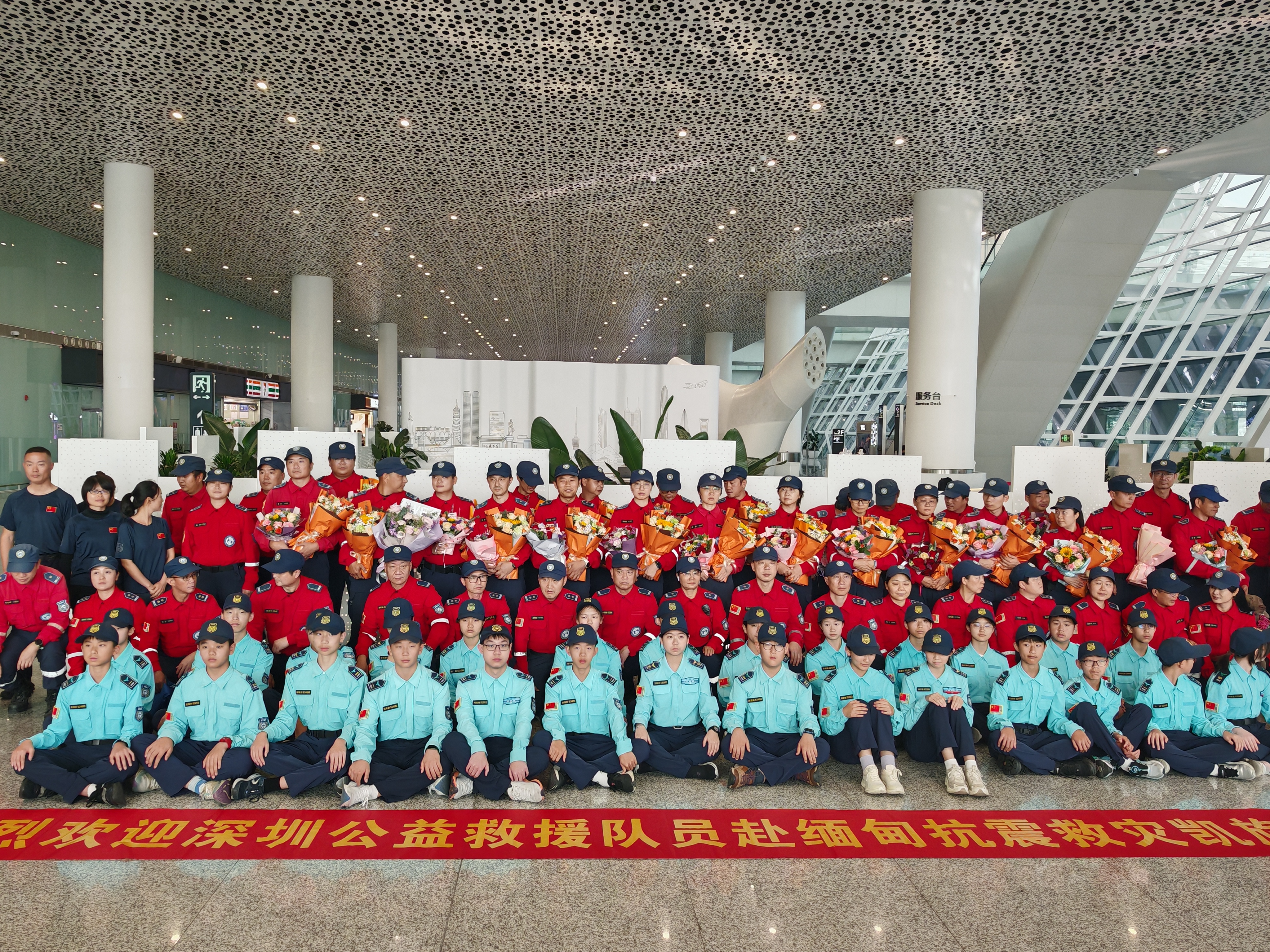 欢迎回家！深圳公益救援队平安抵深