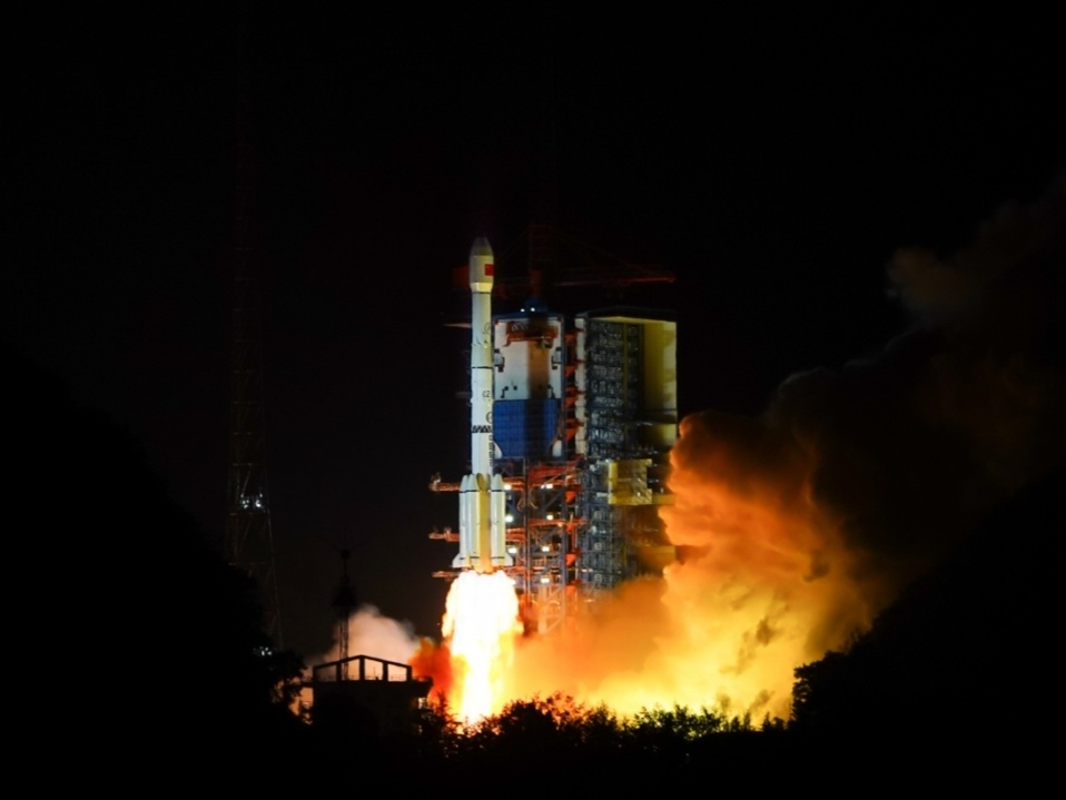 我国成功发射通信技术试验卫星十七号