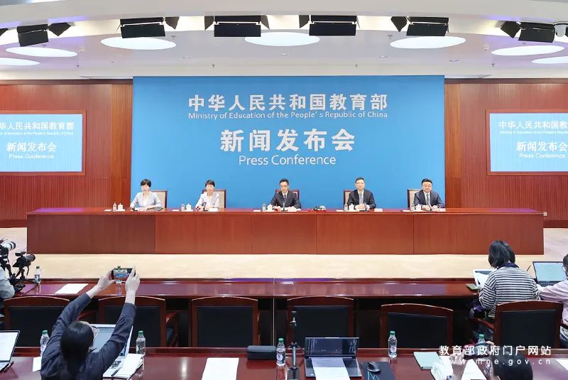 福田校长亮相教育部发布会，揭秘学校教育数字化创新密码
