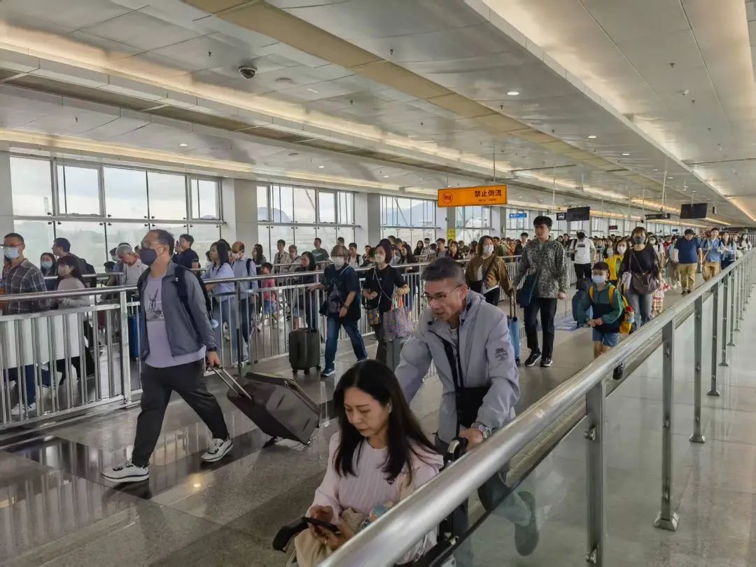 深港口岸入境客流达61万人次，单日入境客流量创新高