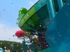 广州长隆水上乐园开启夏日玩水季