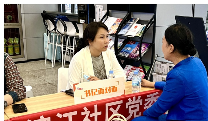 南园街道滨江社区深港公益市集搭起“同心桥”