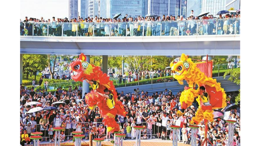 文化传承点亮商圈活力！国家级非遗醒狮舞动欢乐港湾