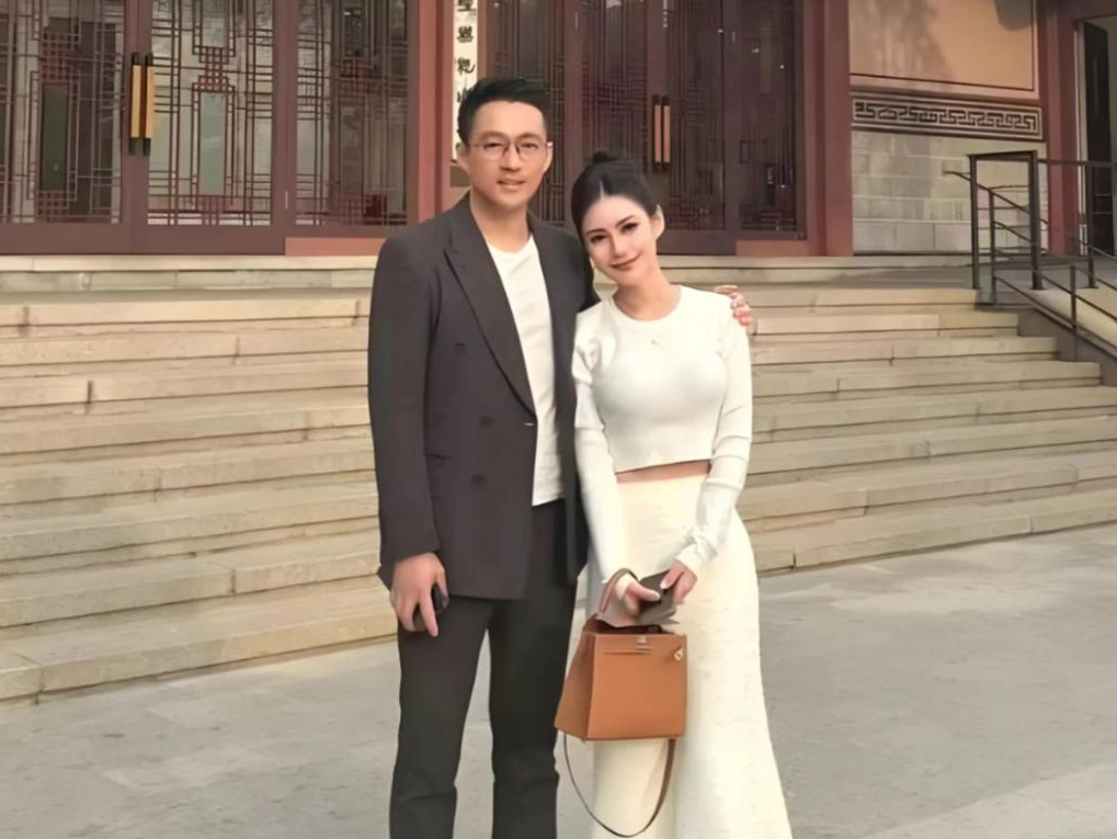 汪小菲5月举行婚礼，新娘婚纱镶“999颗钻石” 