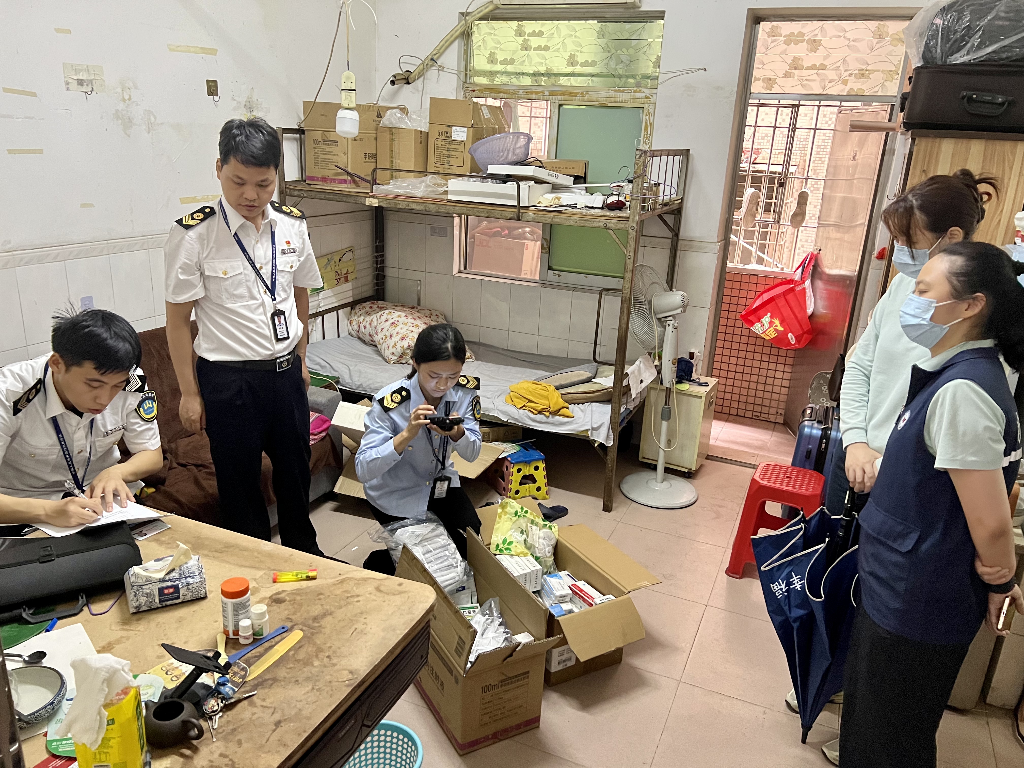 南山区卫生监督部门重拳打击城中村无证行医窝点