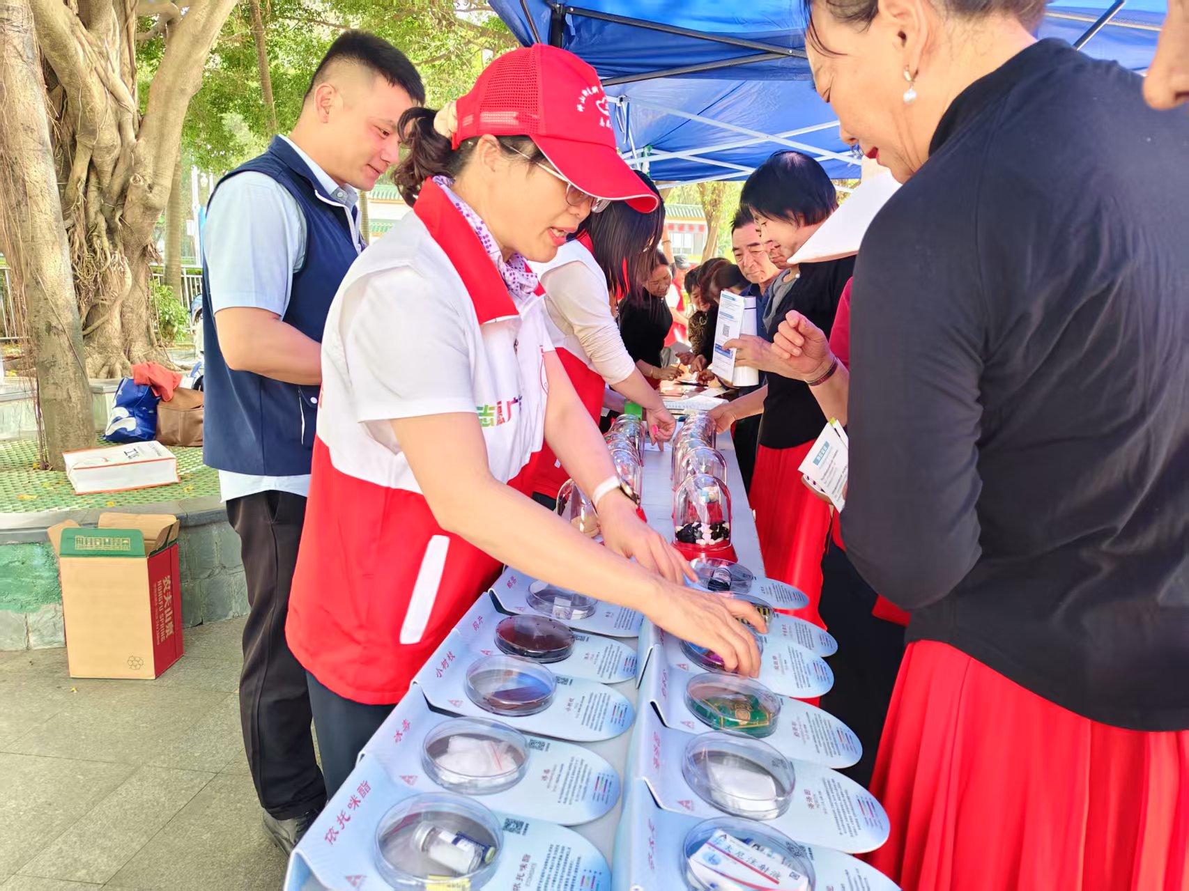 沉浸式体验+趣味互动！坪山街道开展禁毒主题宣传