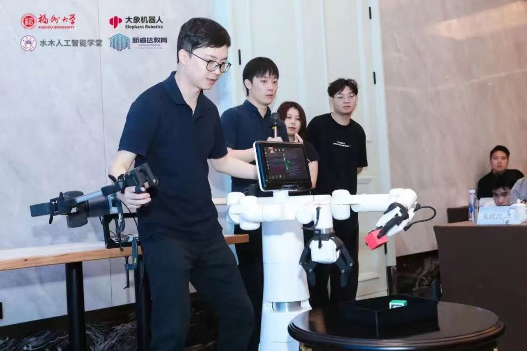 （暂不发 等通知）大象机器人CEO宋君毅：“90后”海归青年在深圳闯出机器人新天地 | 创新创业深圳人