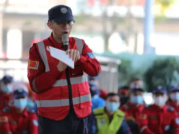 第九届全国道德模范石欣：向险而生，投身公益救助二十余年