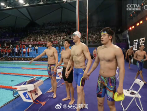 潘展乐、汪顺、孙杨、费立纬，合力夺冠！