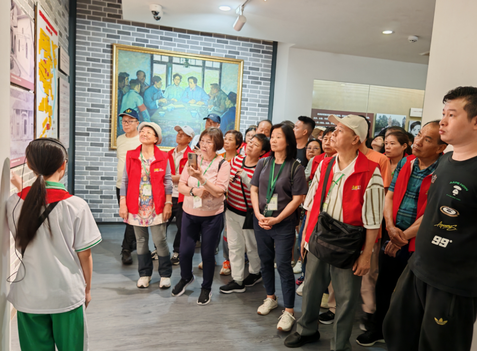 饮水思源铭初心，深港同心谱新篇！香港龙岗区各同乡会开展国情研学活动