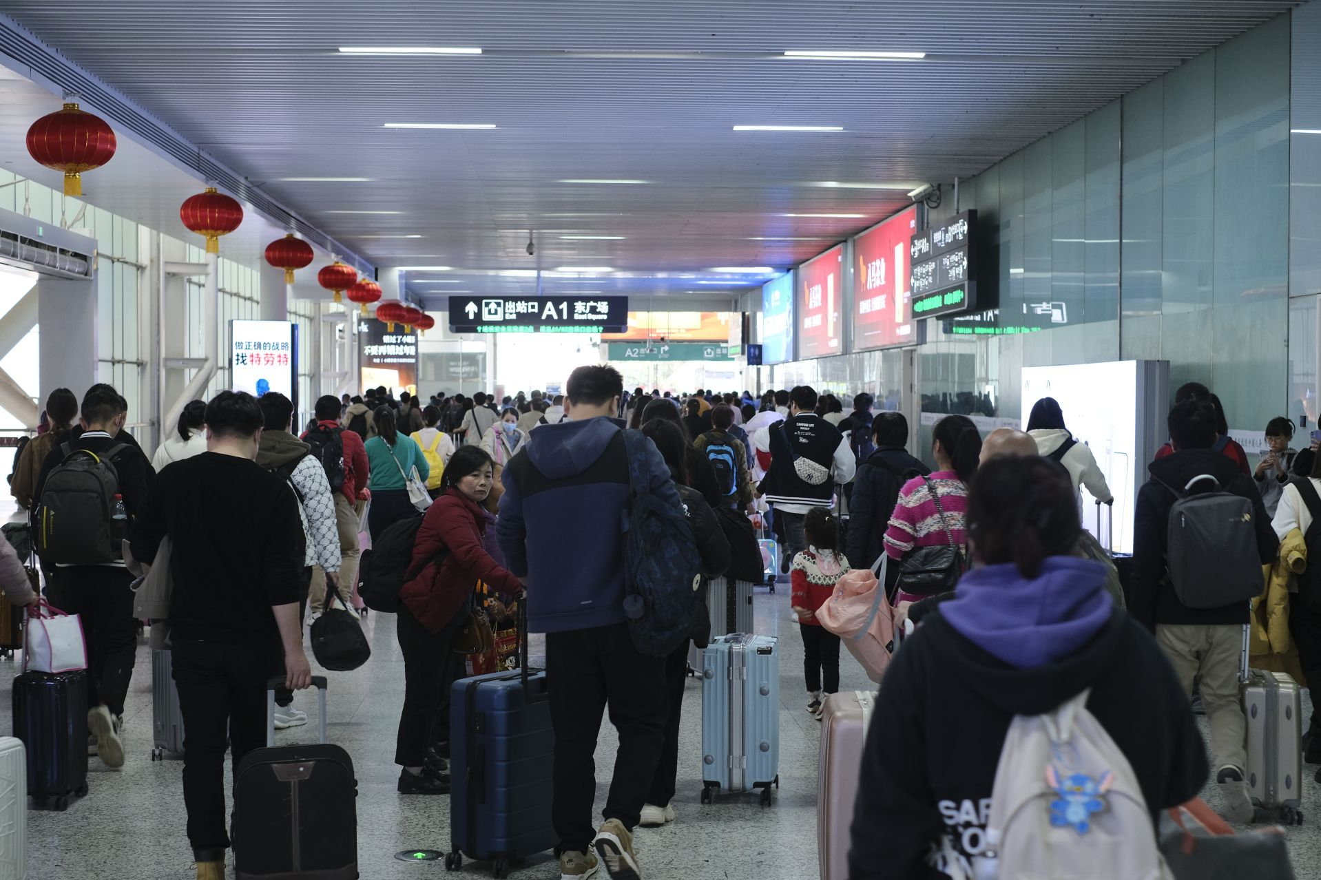 今日14时起，深圳北站启用高铁换乘地铁临时免安检通道