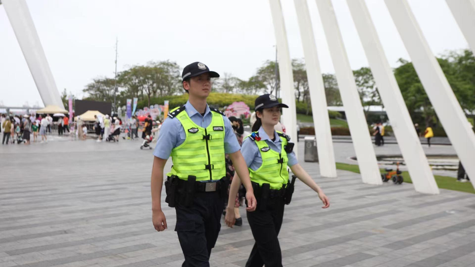 宝安警方“五一”出动近3000人次安保，筑牢市民假期出游“平安墙”