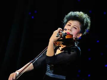 凤凰涅槃唱响生命之歌——记第九届全国道德模范提名奖获得者郭丽英