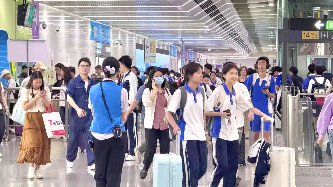 五一假期深圳人气旺！地铁客流连续两日破千万！