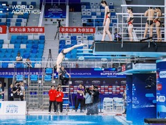 跳水小将迎来冠军教练